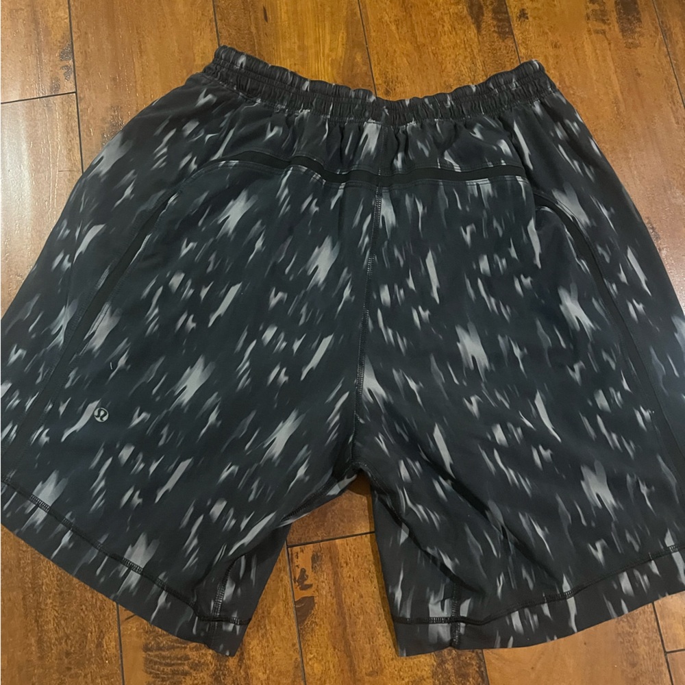 Lululemon Pace Breaker 9” lined. Men’s Large